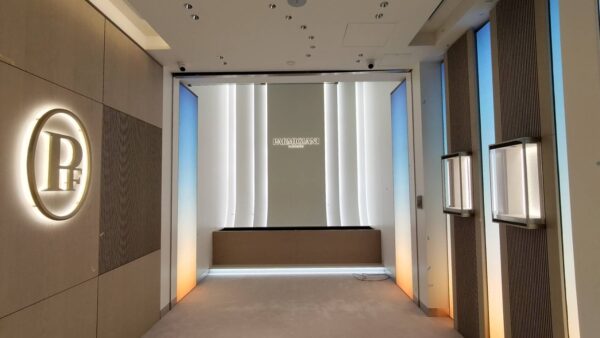東京都中央区銀座　新規看板工事