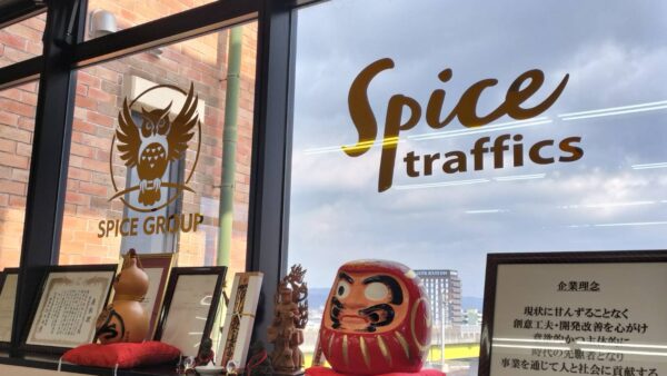 岐阜県岐南町　窓ガラスシート貼り作業