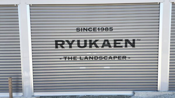 愛知県名古屋市名東区　シャッターシート貼り作業